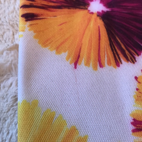 Lulu DK for Clinique Makeup Bag - Picture 4 of 4